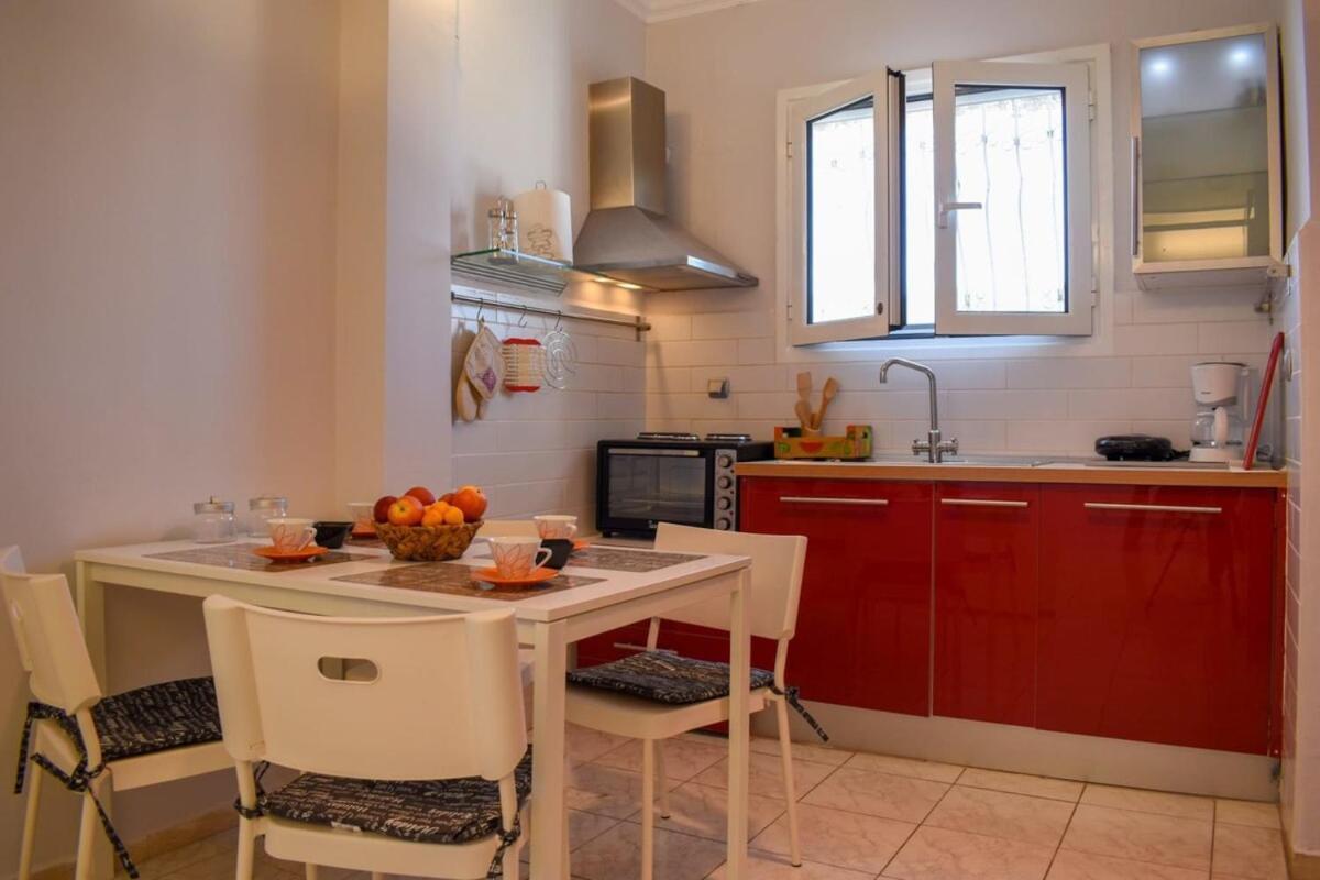 Villa Cozy Flat On The Main Square, 10Min To The Sea Kalamata Exterior foto