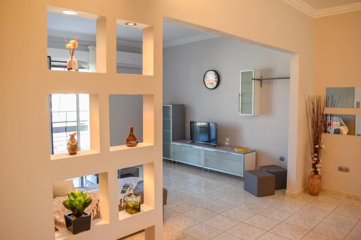 Villa Cozy Flat On The Main Square, 10Min To The Sea Kalamata Exterior foto
